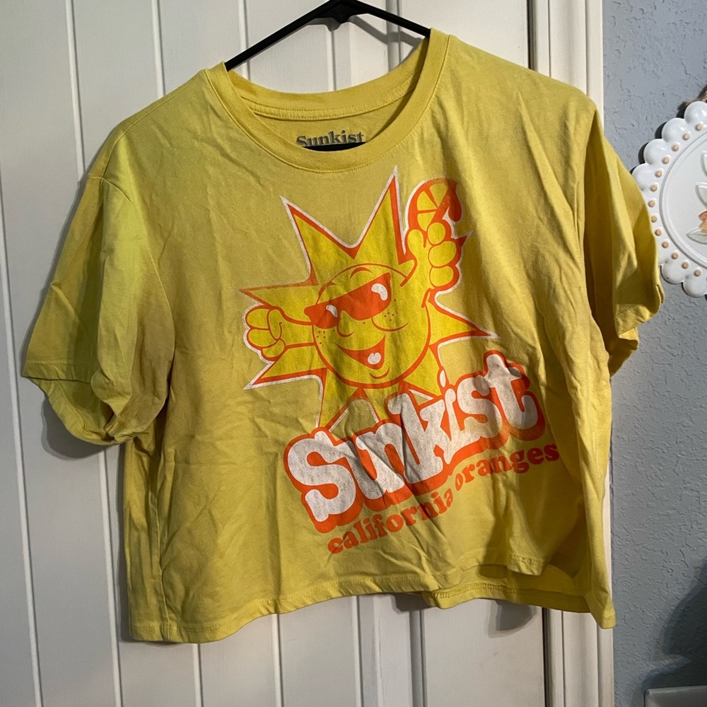 Sunkist size L cropped yellow short sleeve t shirt